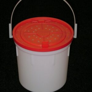 Challenge 4qt Plastic Minnow Bucket